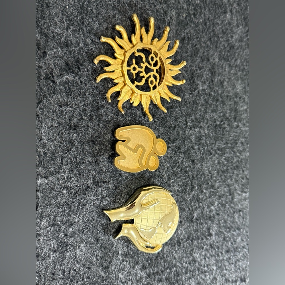 Brooches bundle